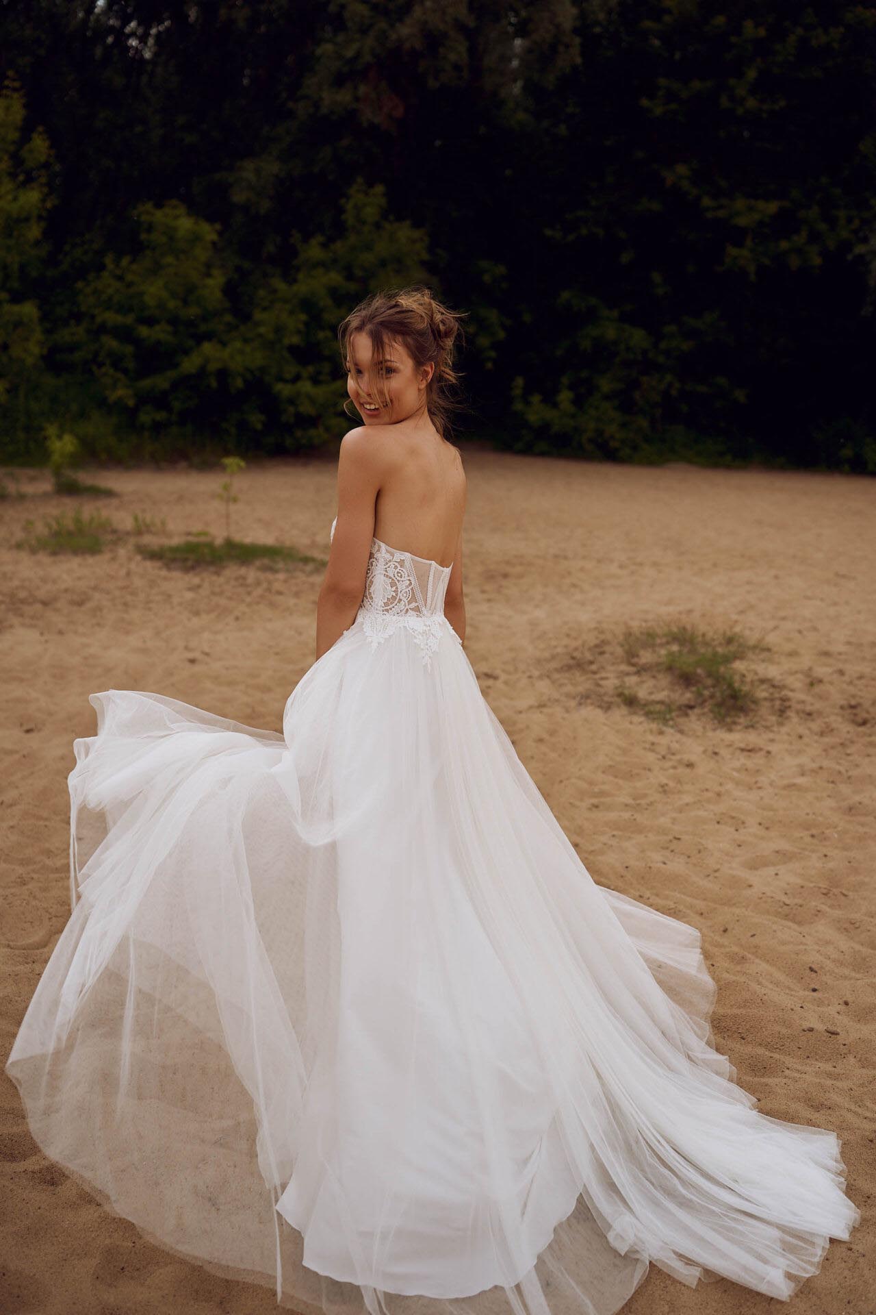Suknia Ślubna z tiulowym dołem - model Fylis